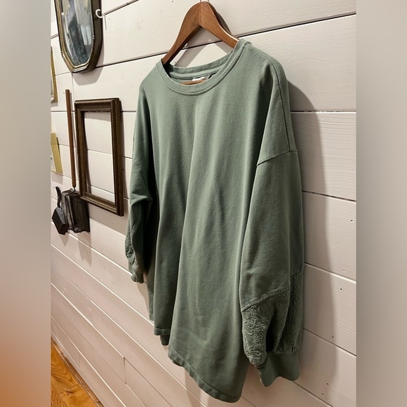 Penningtons green crewneck with English lace-style cuffs, size 2x - Picture 10 of 10